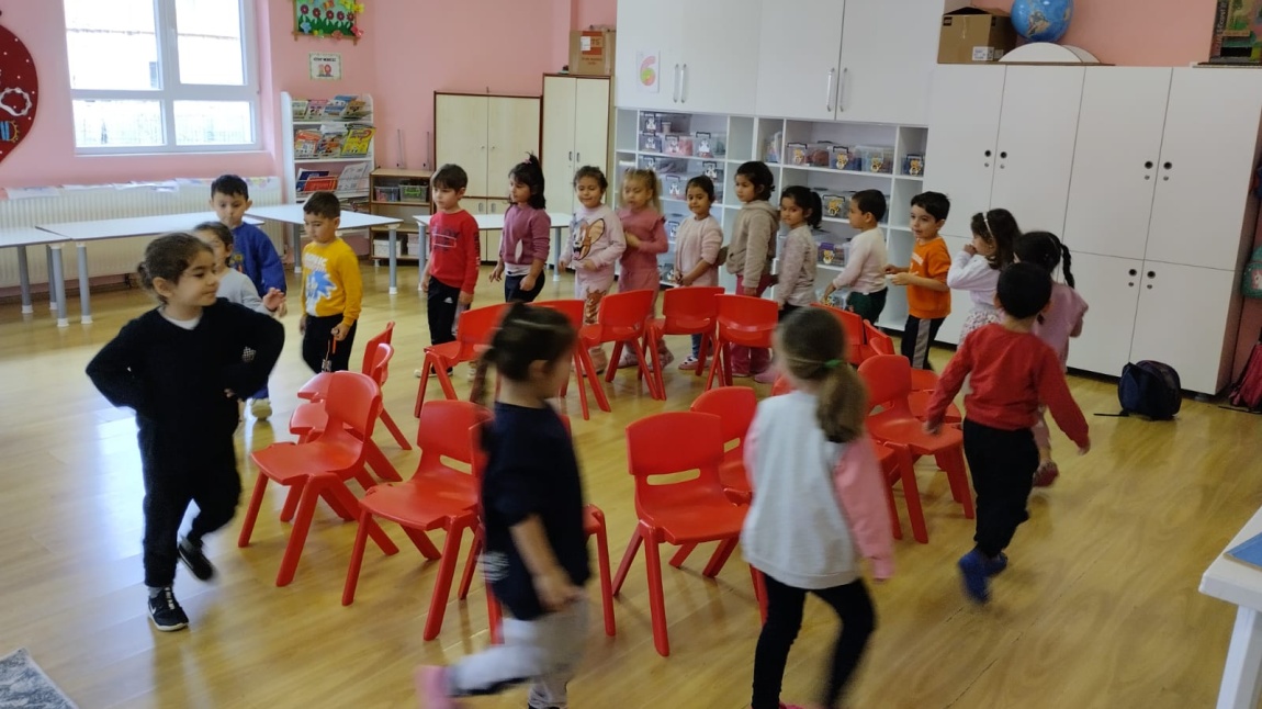 Yüz Yüze 100 Çocuk Oyunu Projesi Sandalye Kapmaca Oyunu